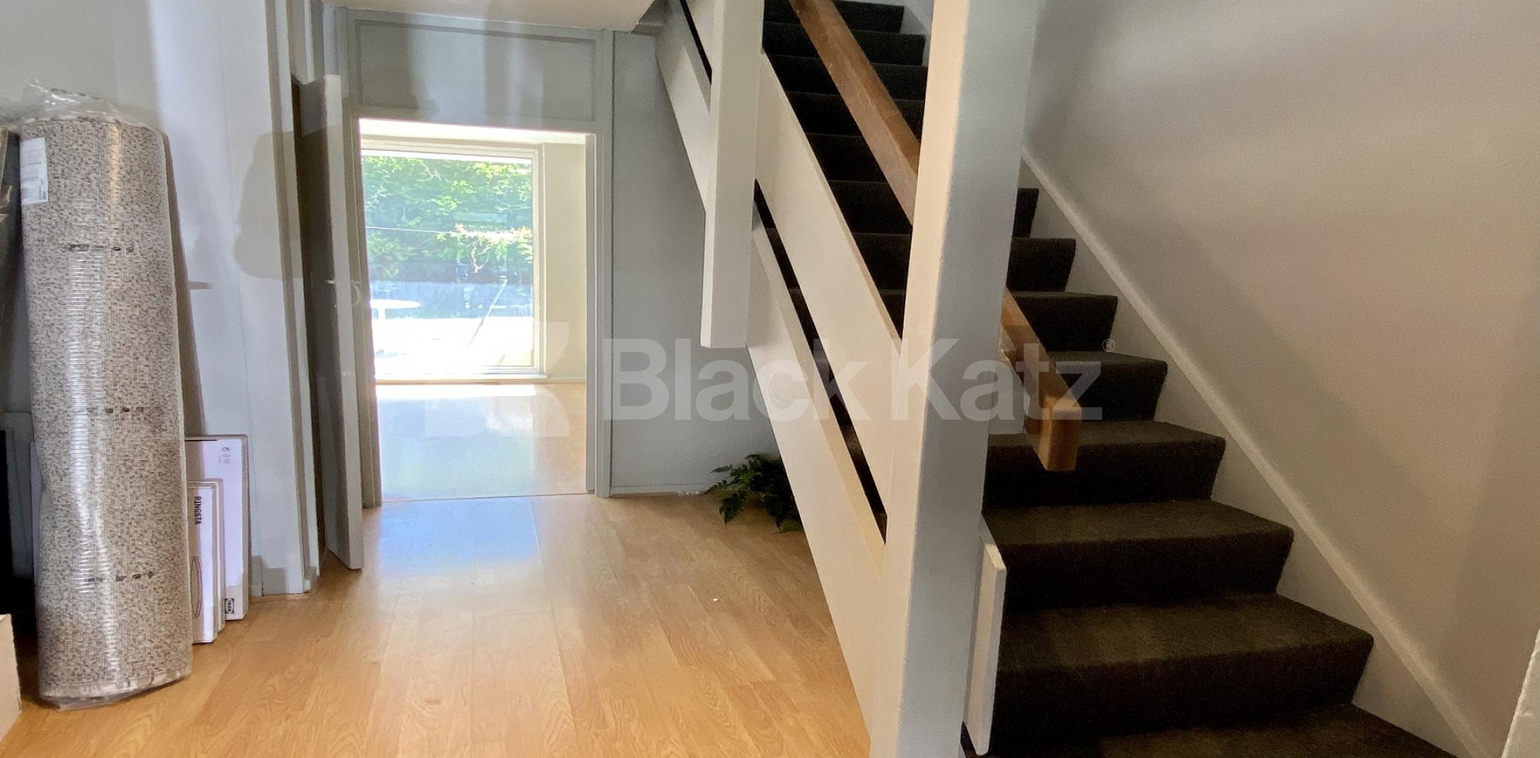 			LET , 4 Bedroom, 1 bath, 1 reception House			 Cottage Grove, Clapham North